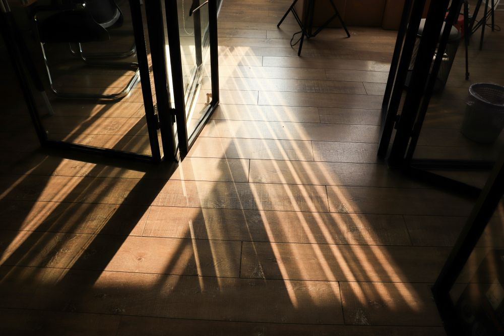 Stripping av gulvbelegg: Hvorfor det er viktig å bruke profesjonelle tjenester