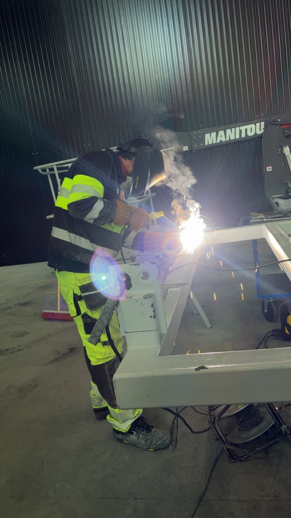 Industrimontasje i moderne industri: presisjon, sikkerhet og effektiv drift