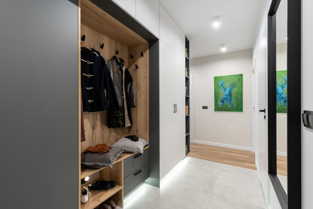 Plassbygd garderobe for effektiv utnyttelse av plassen